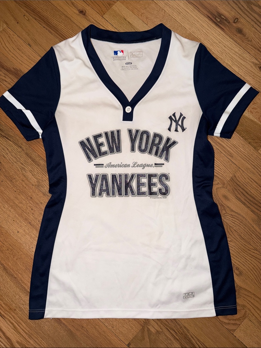 Genuine Merchandise White & Navy New York Yankees V-Neck Tee Size Small